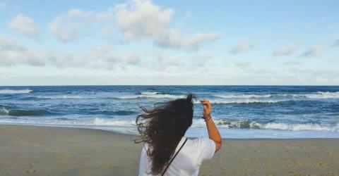 Eine Teilnehmerin am Strand in Australien