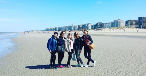 AFS-Austauschsch&uuml;lerinnen in Belgien am Meer