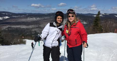 AFSerin beim Skifahren in Kanada