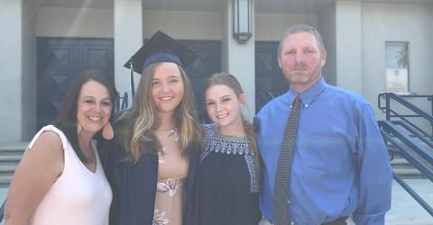Austauschschülerin Kira mit ihrer amerikanischen Gastfamilie