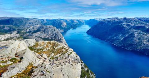 Blick auf einen Fjord in Norwegen