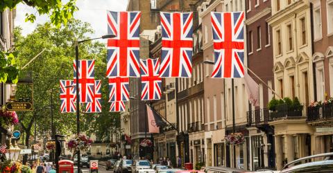 Schüleraustausch in England: Fahnen in der Straße