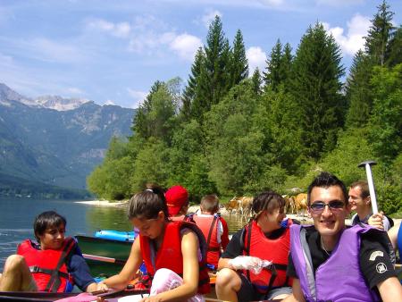 AFSerinnen und AFSer beim Kanufahren in der Slowakei