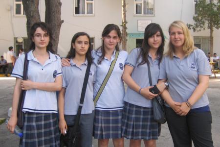 AFSerin Helen mit türkischen Schulfreundinnen