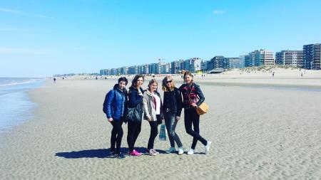 AFS-Austauschsch&uuml;lerinnen in Belgien am Meer
