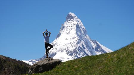 AFSer Lucas in der Schweizer Berglandschaft