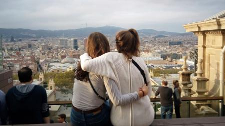 AFSerin Nell mit einer Freundin in Spanien