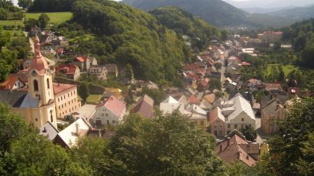 Historische Altstadt in den Bergen in Tschechien