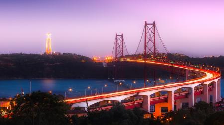 Brücke Vasco da Gama in Lossabon, Portugal im Sonnenuntergang