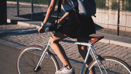 Mädchen auf dem Fahrrad