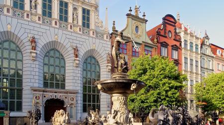 Blick auf den Neptunbrunnen in der Altstadt von Gdansk, Polen
